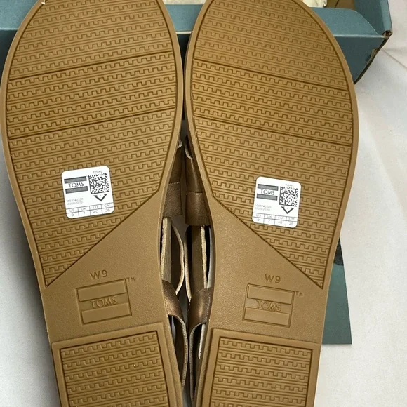 Toms Women's Sicily Strappy Rose Gold Metallic Sandals. Size 9. New in the box. - Picture 9 of 9